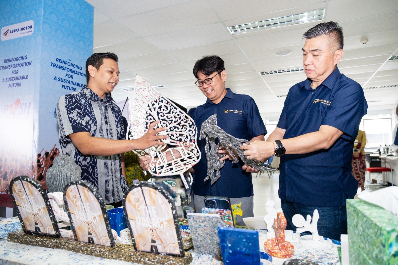 Kolaborasi Astra Motor dan Penerima SATU Indonesia Awards Mengolah Sampah Plastik jadi Produk Ramah Lingkungan