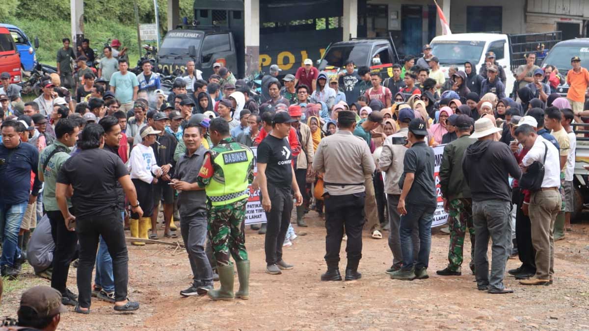 450 Personel Polres Lahat Amankan Aksi Massa di PT PCM, Ada Apa?
