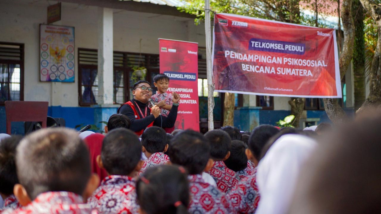 Telkomsel Gandeng Kampung Dongeng Dampingi 2.000 Anak Terdampak Bencana di Sumatera