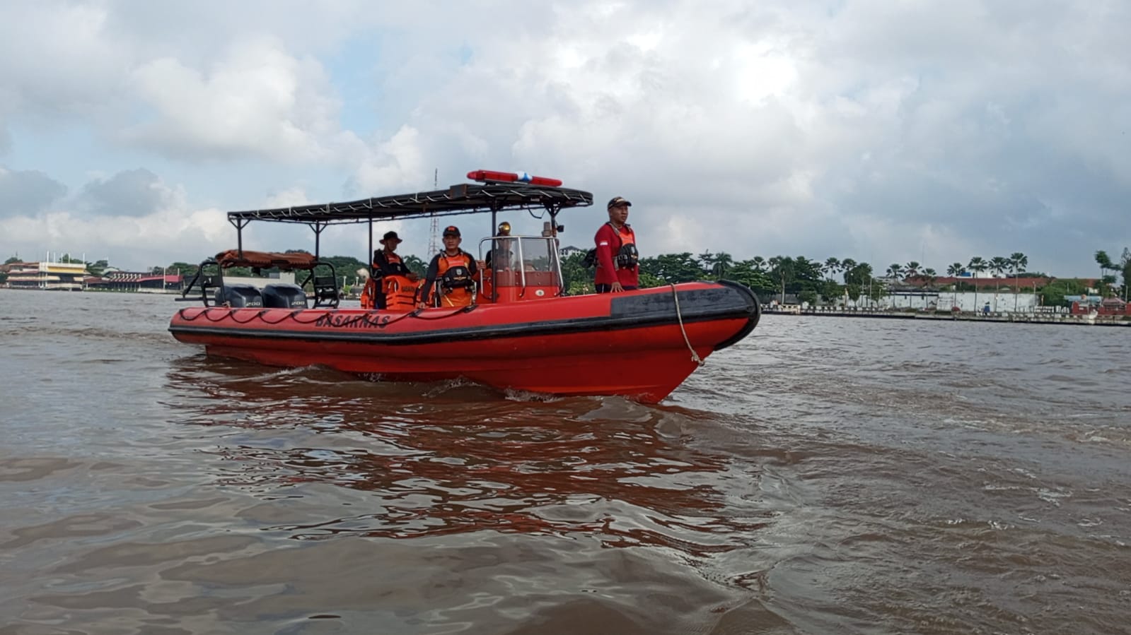 Basarnas Palembang Cari Korban Jukung Terbakar, 2 Tim Rescue Sisir Sungai Musi
