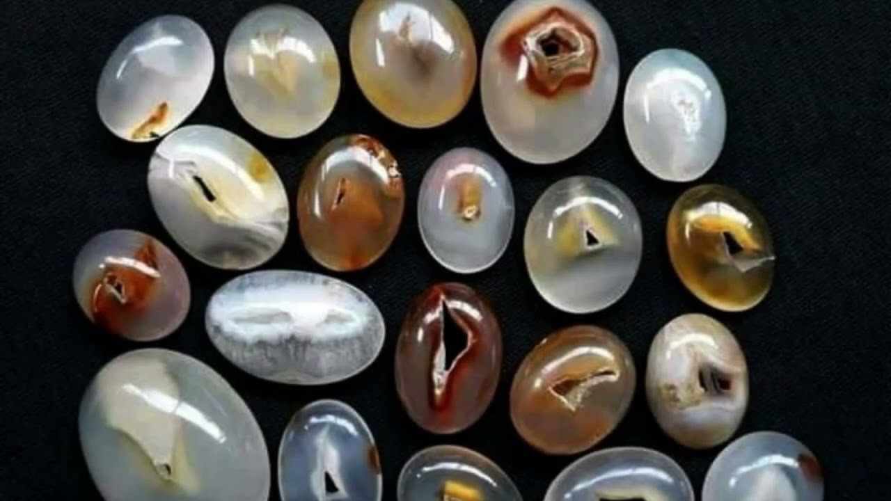 Batu 'Bolong' Ini Buruan Para Kolektor, Dipercaya Punya 7 Manfaat Magis, Apa Saja?