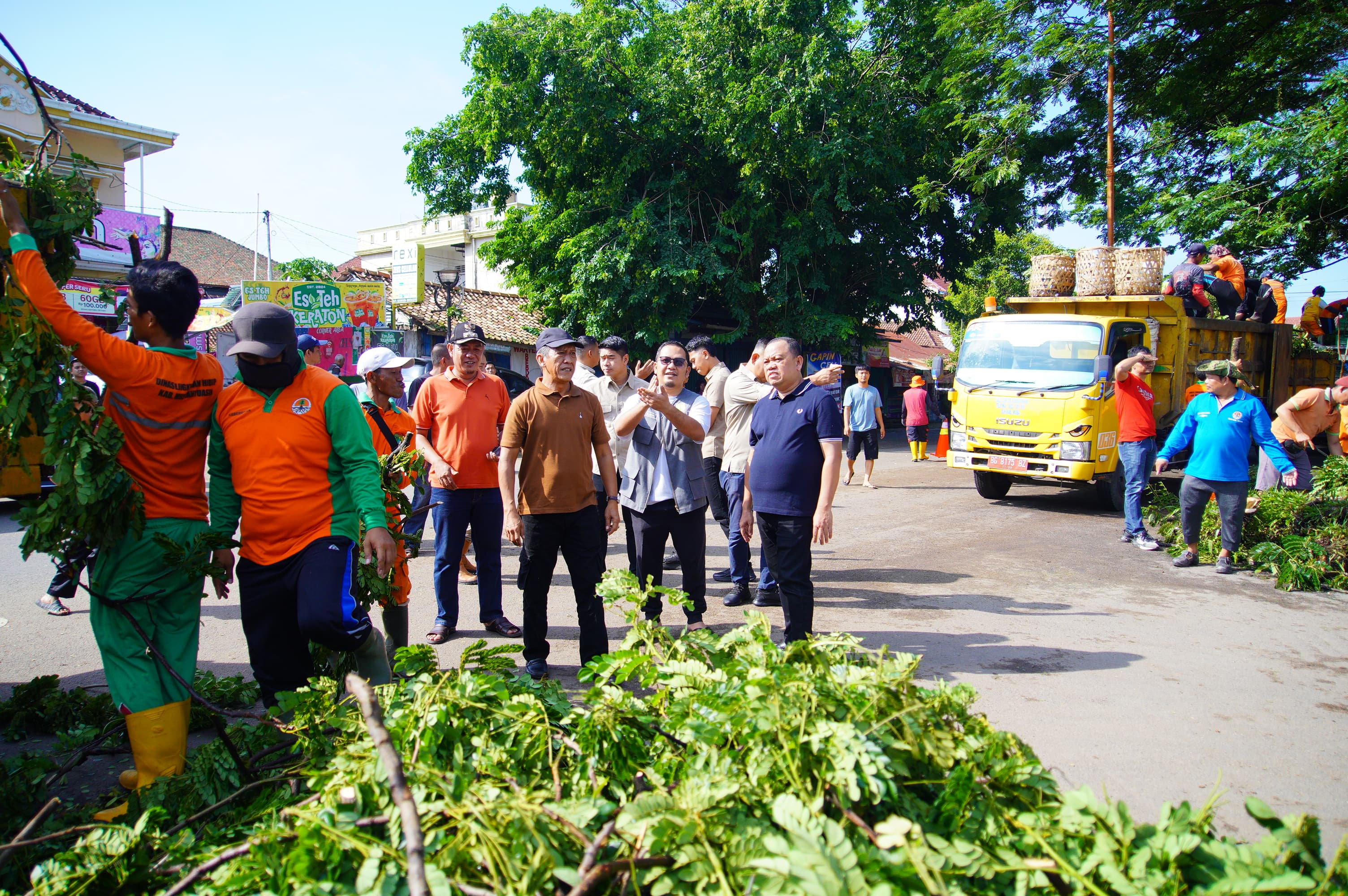 Pj Bupati Muba Turun ke Lokasi Tinjau Pohon Tumbang dan Warga Terdampak Angin Puting Beliung