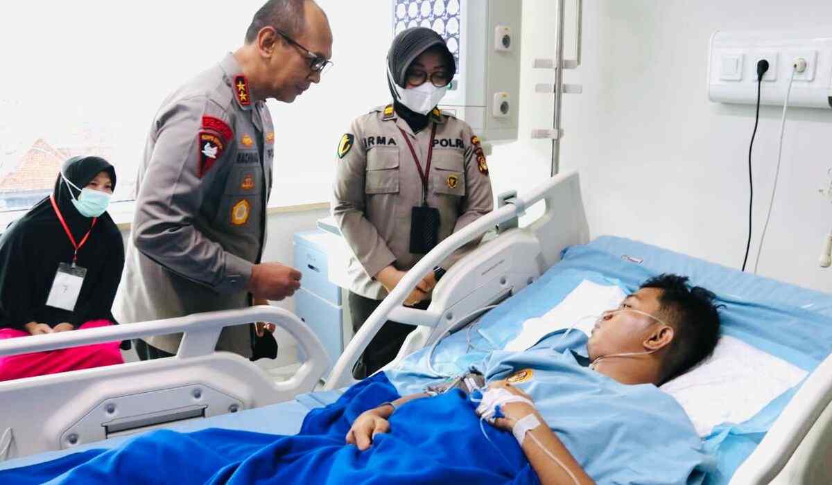 Empati Kapolda Sumsel, Besuk Personel Dirawat di RS Bhayangkara Moh Hasan Palembang