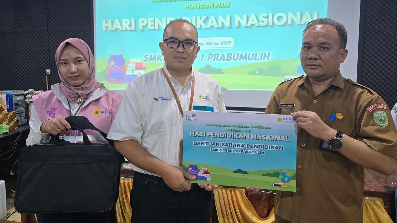 Rayakan Hari Pendidikan Nasional 2025, Srikandi PLN Icon Plus Mengajar di SMK Negeri 1 Prabumulih
