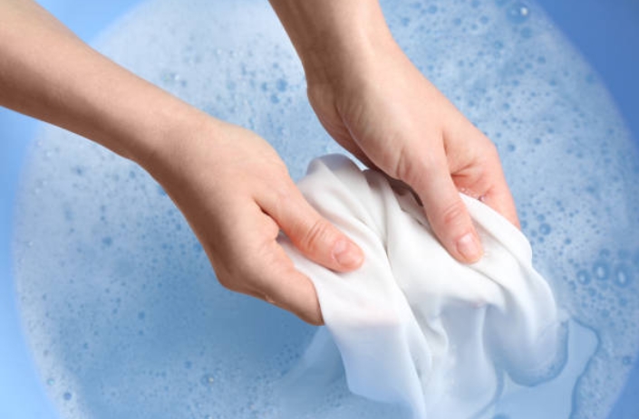 10 Cara Mencuci Baju Putih Agar Kembali Cemerlang