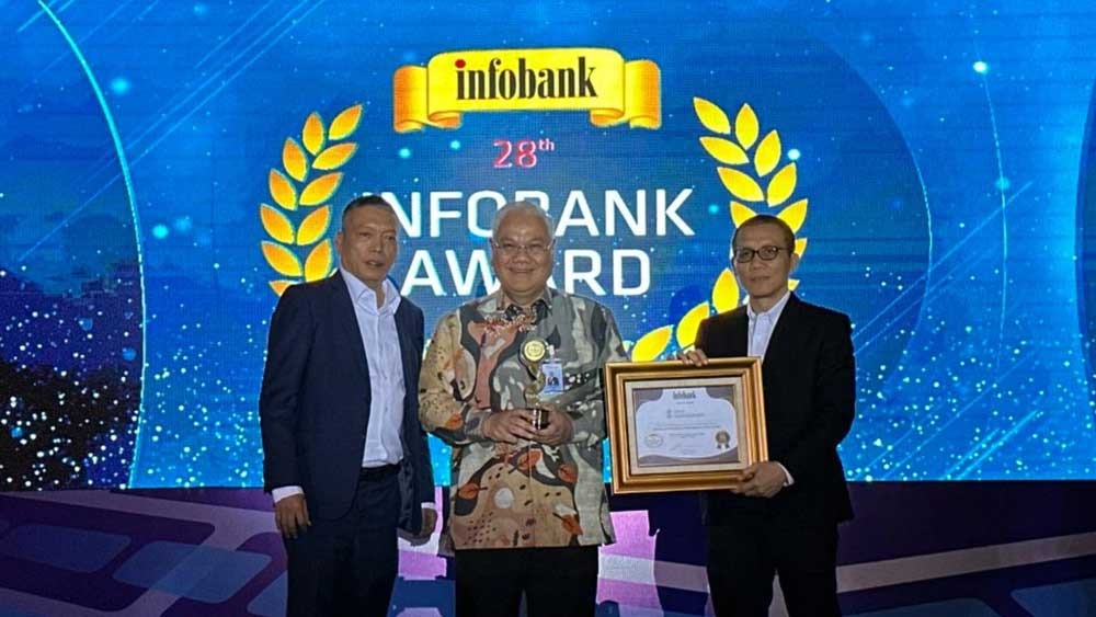 Bank Sumsel Babel Raih Golden Thropy Excellence Performance oleh Infobank