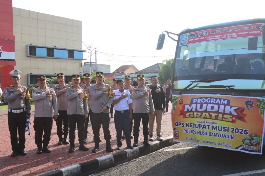 Polres Muba Berangkatkan 60 Warga untuk Mudik Gratis ke Kampung Halaman