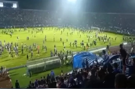   Korban Berjatuhan, Ini Kronologis Rusuh di Stadion Kanjuruhan Malang