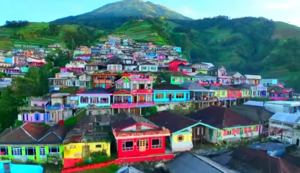 Nepal Van Java Magelang, Keindahannya Bagaikan Negeri Warna-warni di atas Awan  