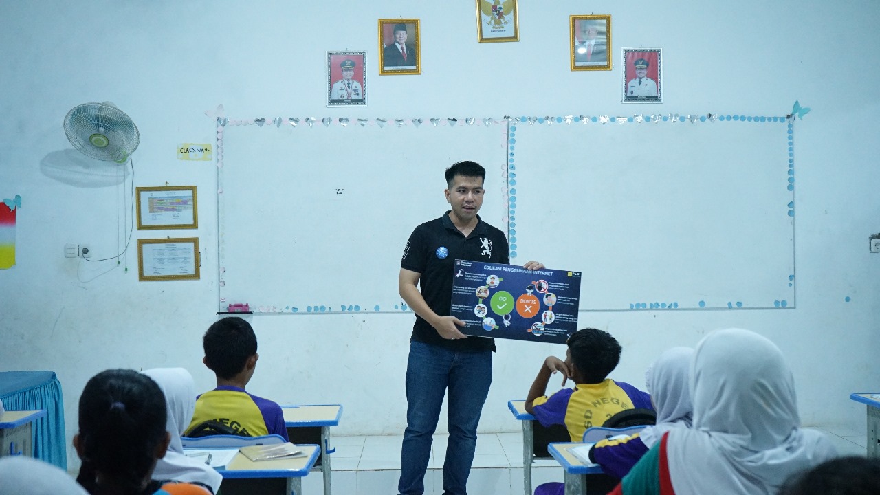 PLN Icon Plus Dukung Digitalisasi Pendidikan SDN 30 Palembang Lewat Akses Internet Gratis - Peralatan Sekolah