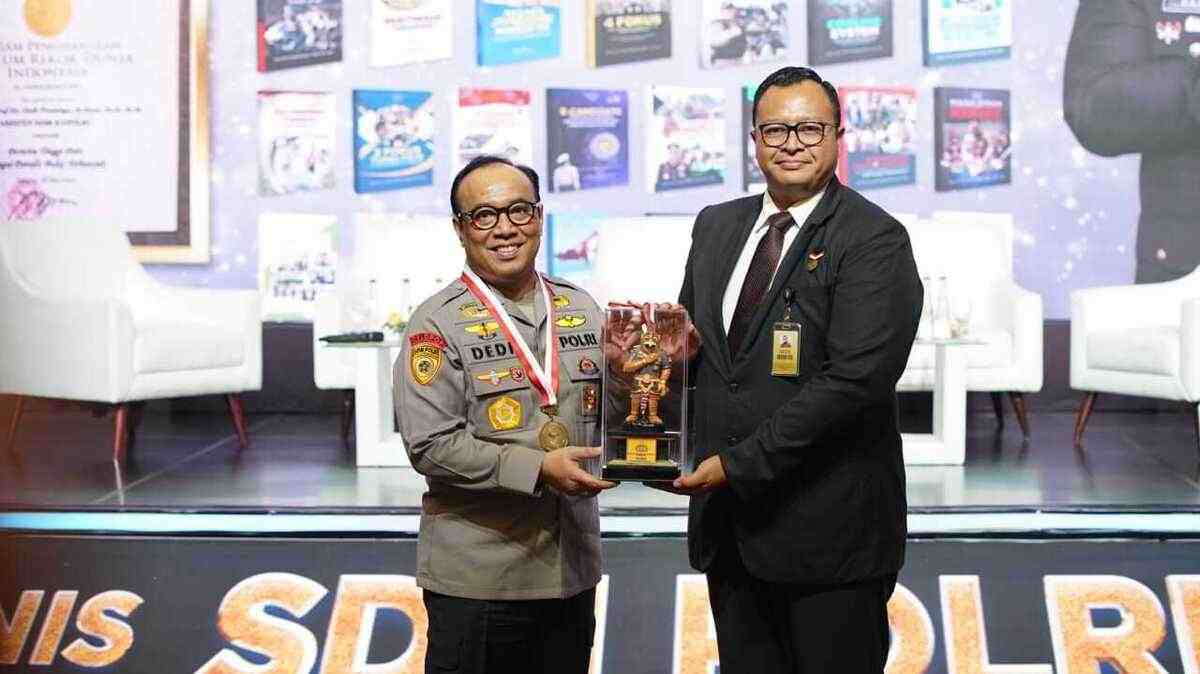 Berhasil Pecahkan Rekor MURI, Irjen Dedi Prasetyo Satu-Satunya Perwira Tinggi Polri Penulis Buku Terbanyak