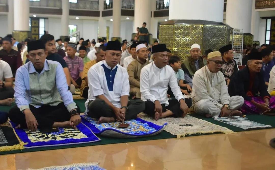 Wakil Bupati Musi Rawas Shalat Idul Adha di Masjid Agung Darussalam Muara Beliti