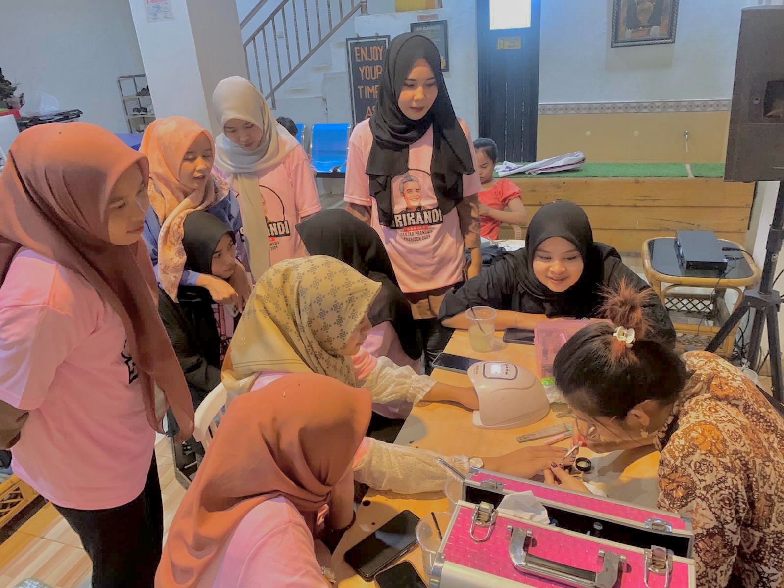Srikandi Ganjar Sumsel Buka Kelas Nail Art Gratis untuk Remaja