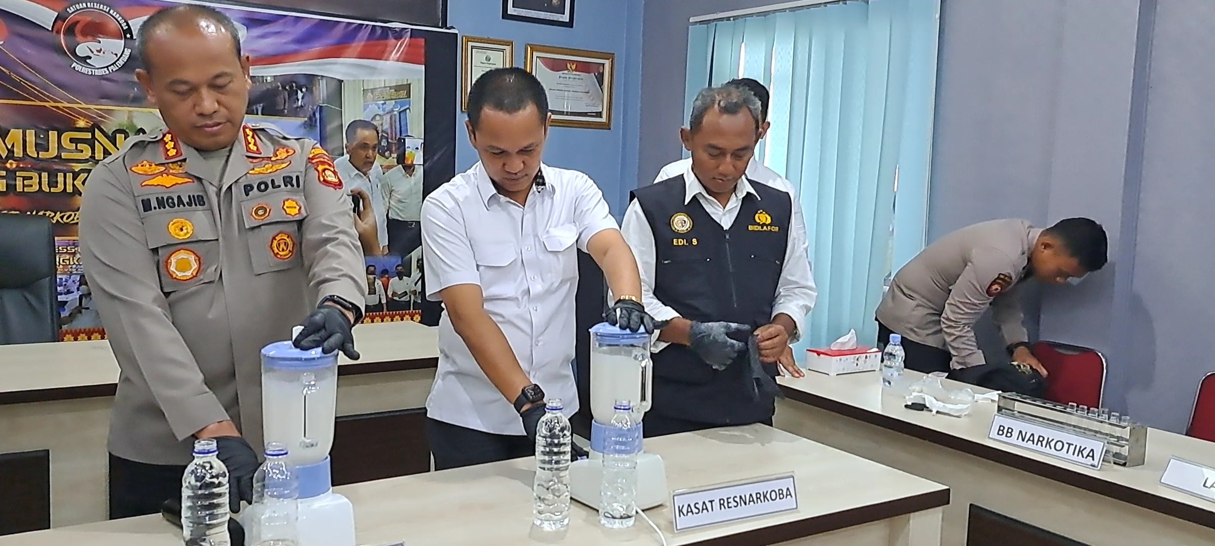 Sabu Seberat 1,7 Kilogram Asal Pekanbaru di Blender Polrestabes Palembang