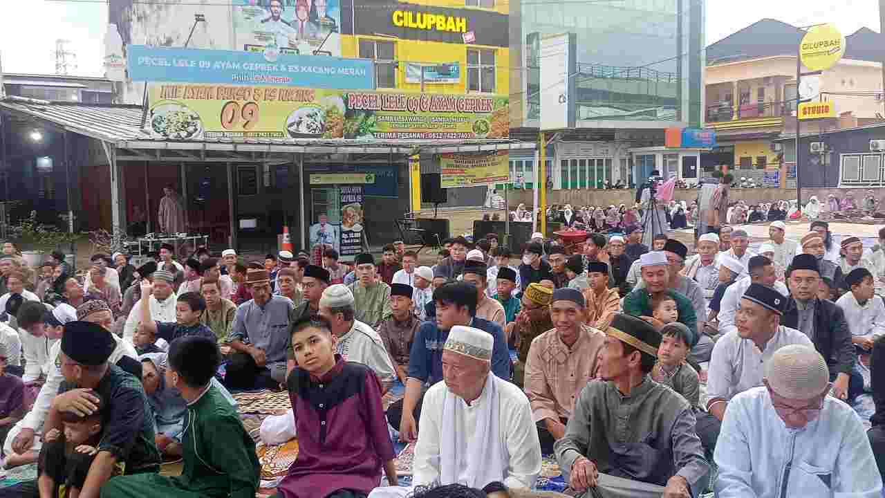 Ikut Rukyat Global, Ratusan Umat Islam di Palembang Gelar Salat Idulfitri 