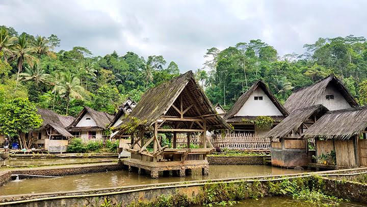 6 Desa di Indonesia yang Eksotis, Suguhkan Atraksi Unik hingga Pemandangan Alam Bak di Luar Negeri