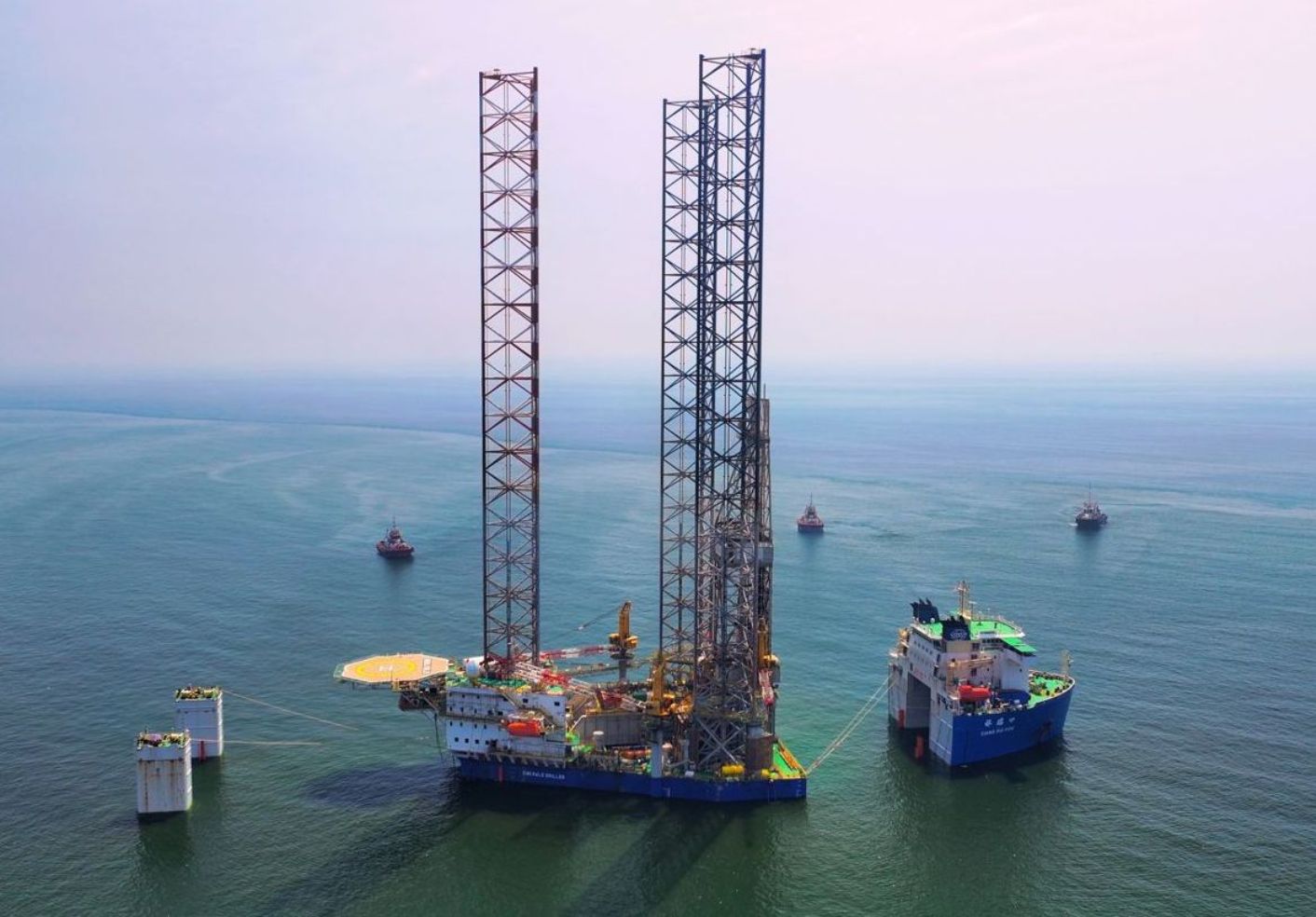 Tempuh Jarak 4.000 NM, Pertamina Drilling Datangkan Jackup Rig Emerald Driller ke Laut Jawa