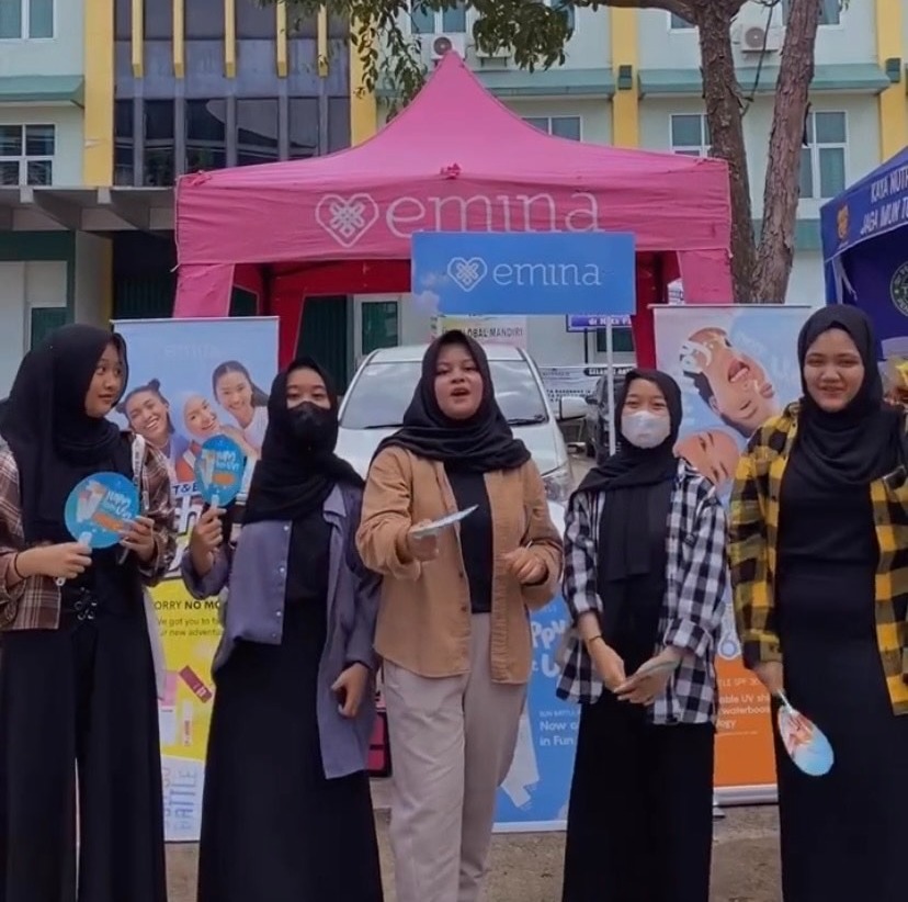 Emina Meriahkan Open House SMA LTI IGM, Free Eye Make Up Untuk Siswi