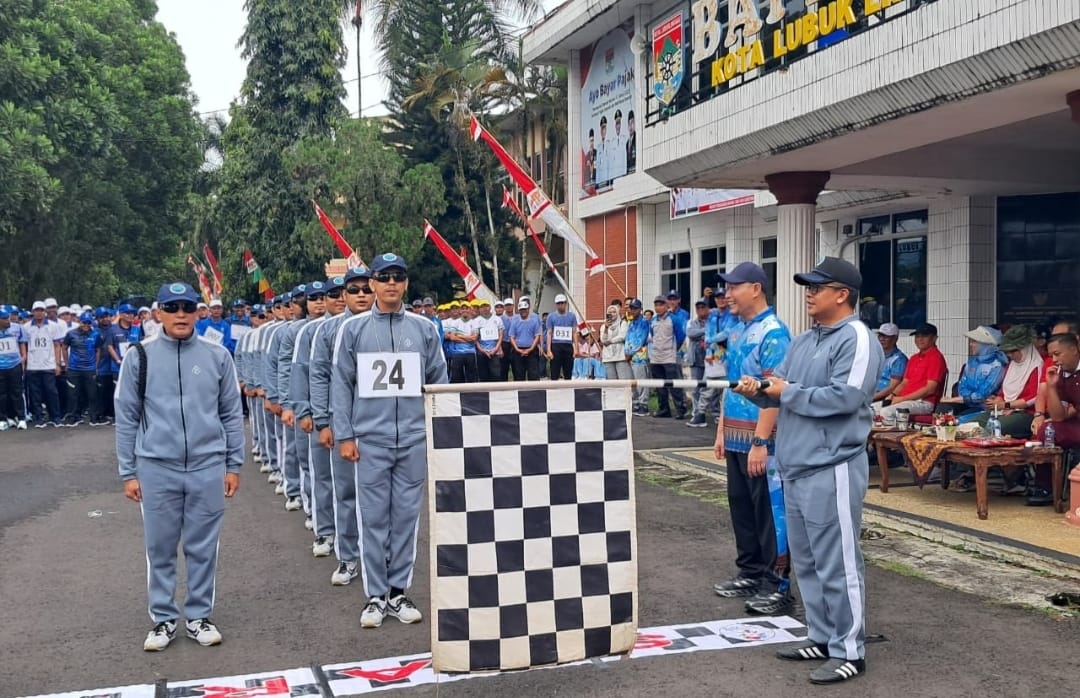 Wali Kota Lubuk Linggau H Rachmat Hidayat Lepas Peserta Lomba Gerak Jalan Antar Instansi