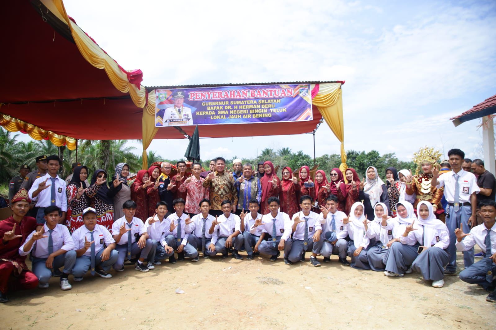 Gubernur Herman Deru Pastikan Gedung SMA Bingin Teluk Dibangun Tahun Depan