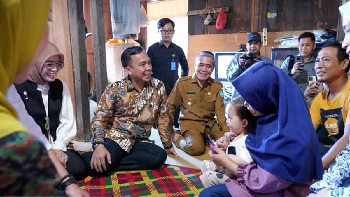 Menteri BKKBN Kunjungan Kerja di Ogan Ilir, Beri Bantuan Hingga Wisuda Sekolah Lansia