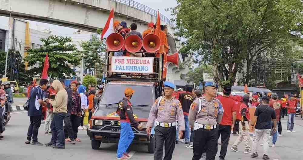 Peringatan May Day, Ribuan Buruh Tiba di Gedung DPRD Sumsel