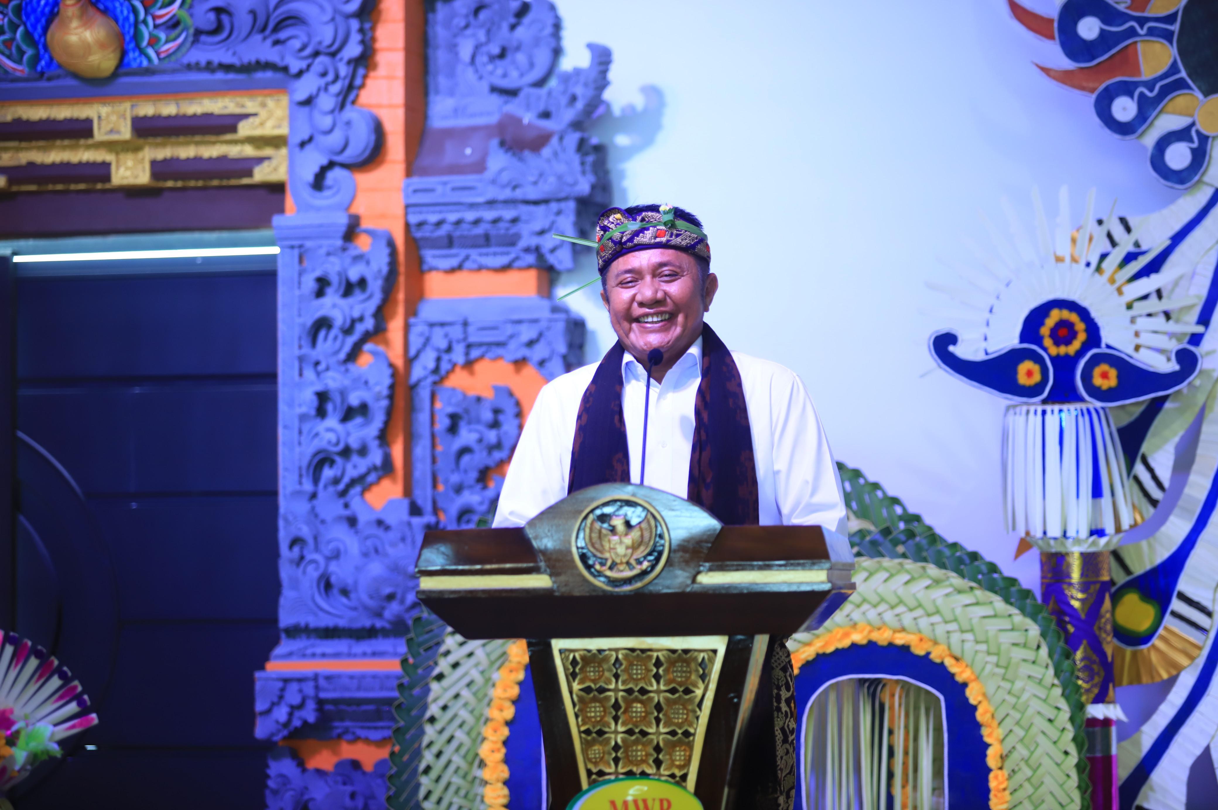 Gubernur Herman Deru Dianugerahi Gelar Pelinggih Agung, Simbol Harmoni Budaya di Sumsel