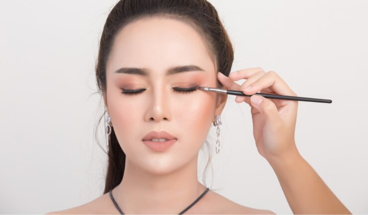 Eyeliner Luntur? Atasi dengan 5 Tips ini, Dijamin Tahan Lama Seharian