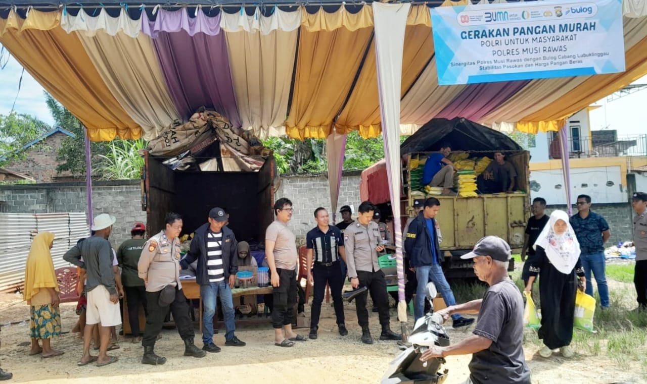 Sinergi Polres Musi Rawas dan Bulog Lubuklinggau, Sebanyak 20 Ton Beras 'Diserbu' Warga Muara Lakitan