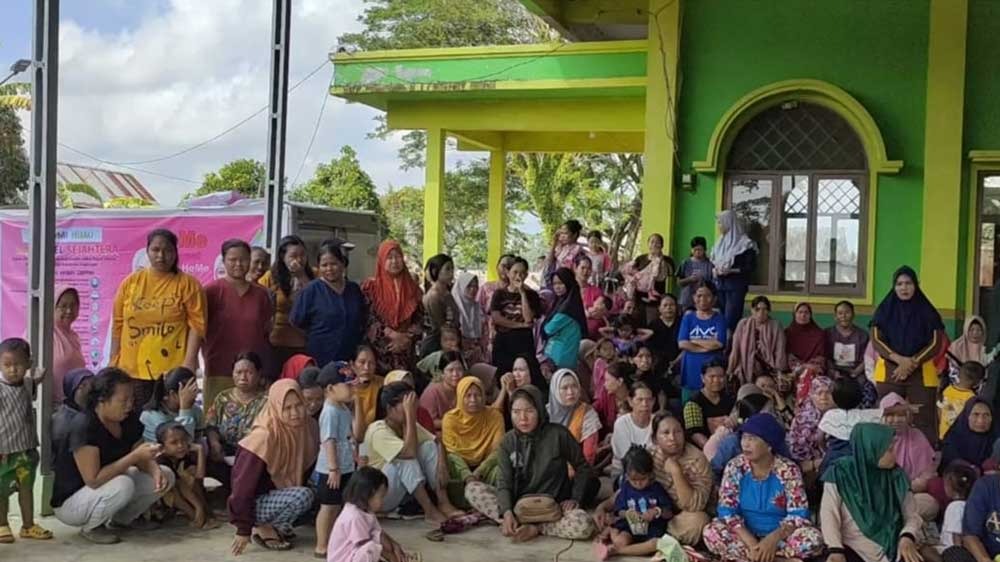 HOME Gelar Sembako Murah di Gandus, Ini Sambutan Antusias Ratusan Warga