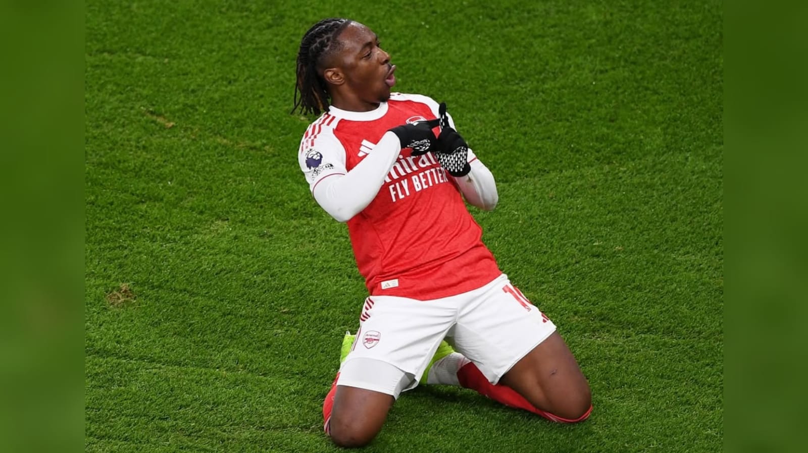 Eze Bawa Arsenal Hancurkan Tottenham dengan Hat-trick Pertamanya di Derby London 
