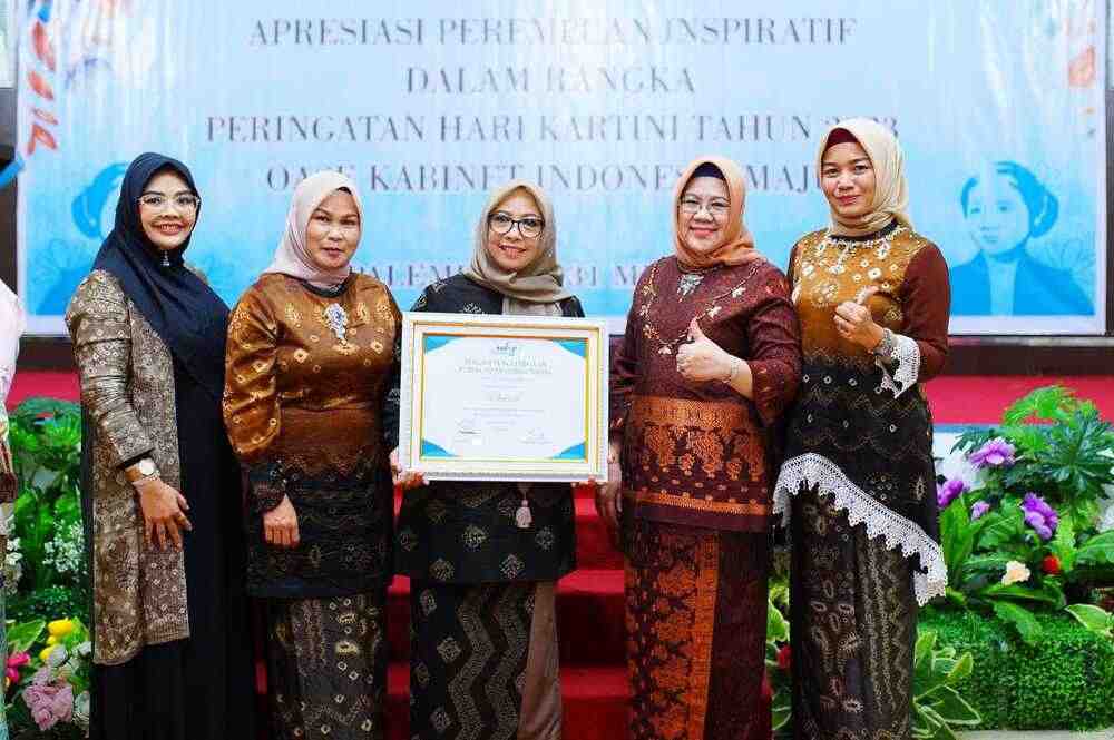 HEBAT! Kartini Asal Muba Raih Penghargaan dari Gubernur Sumsel