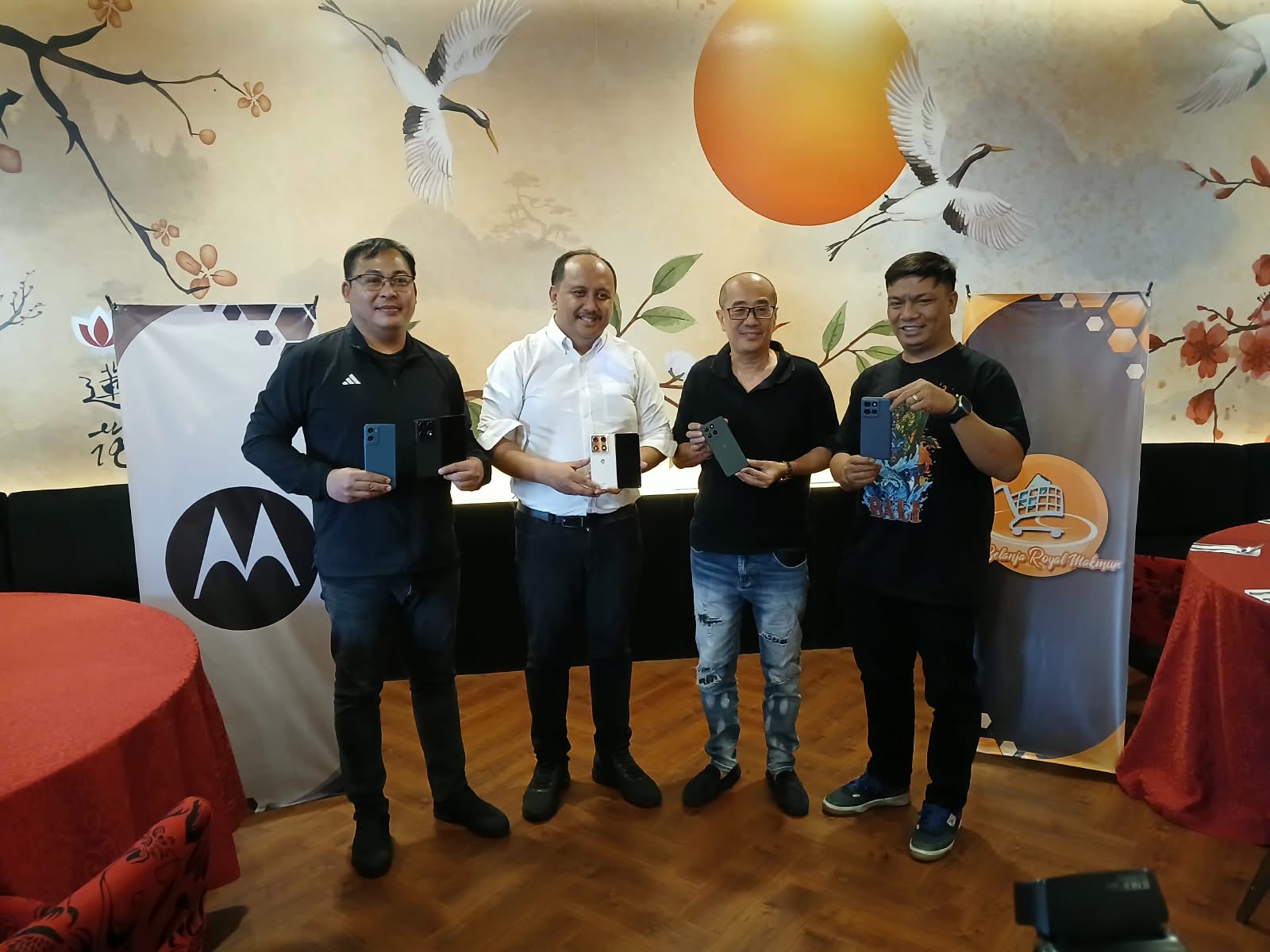 PALEMBANG GEMPAR! Motorola Hadirkan HP Lipat dan Monster AI Tercanggih, Siap Bikin Brand Lain Menangis!