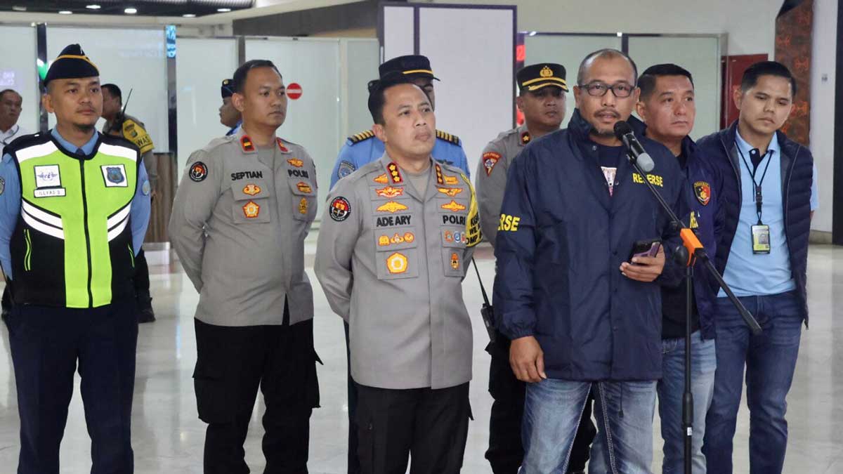 2 Pelaku Kasus Judol Libatkan Pegawai Komdigi Tiba di Bandara Soetta