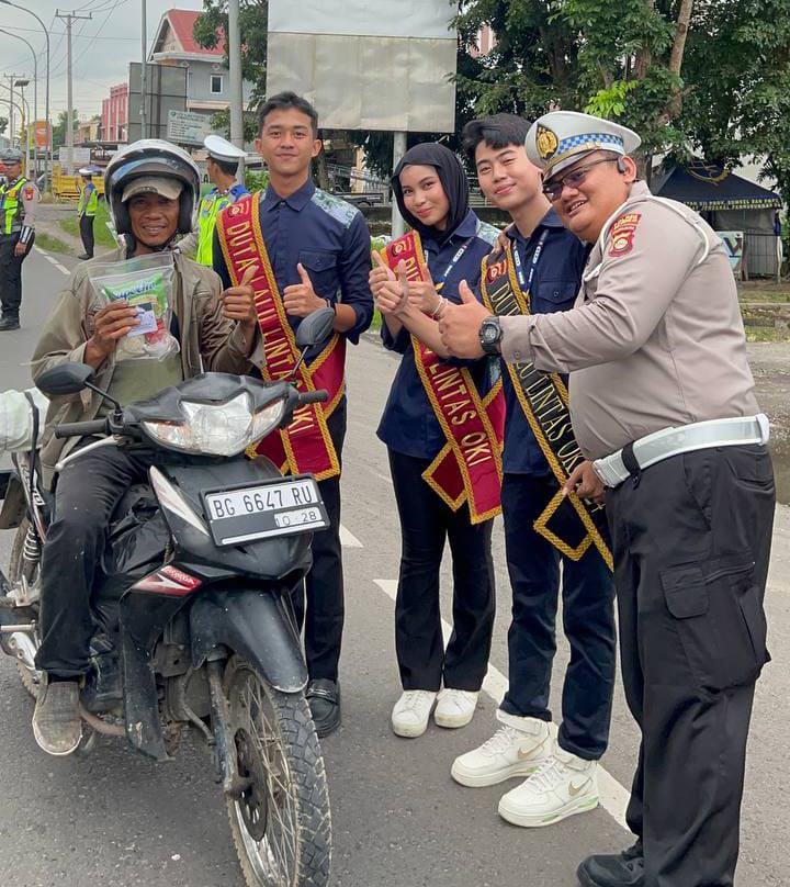 Ramadhan Berkah! Satlantas Polres OKI Bagikan Takjil dan Sembako