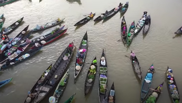 Pasar Unik di Kalsel Ini Penjual dan Pembelinya Terapung, Rasakan Sensasi Transaksi Sambil Bergoyang