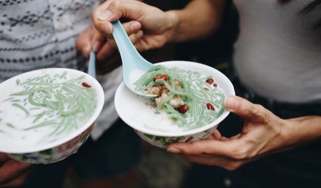 Serupa Tapi Tak Sama! Ini Perbedaan Es Cendol dan Es Dawet yang Sering Bikin Ketipu