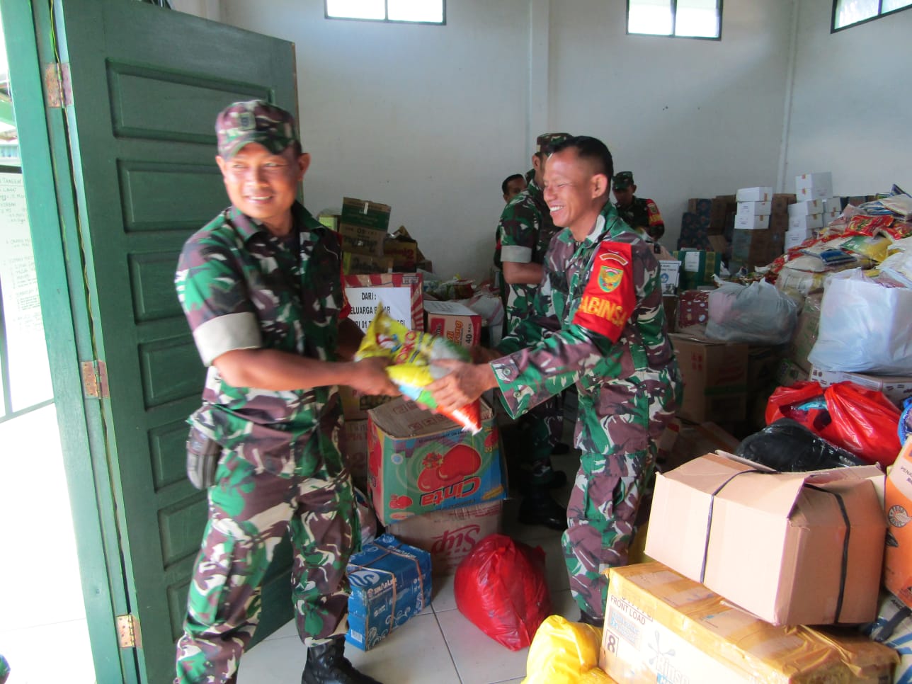 Kodim 0405/Lahat Distribusikan Bantuan Kepada Korban Banjir, Simak Wilayahnya