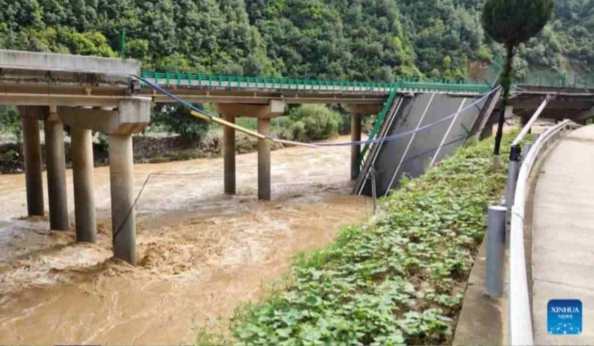 Jembatan di China Ambruk, Belasan Orang Tewas dan 31 Dinyatakan Hilang