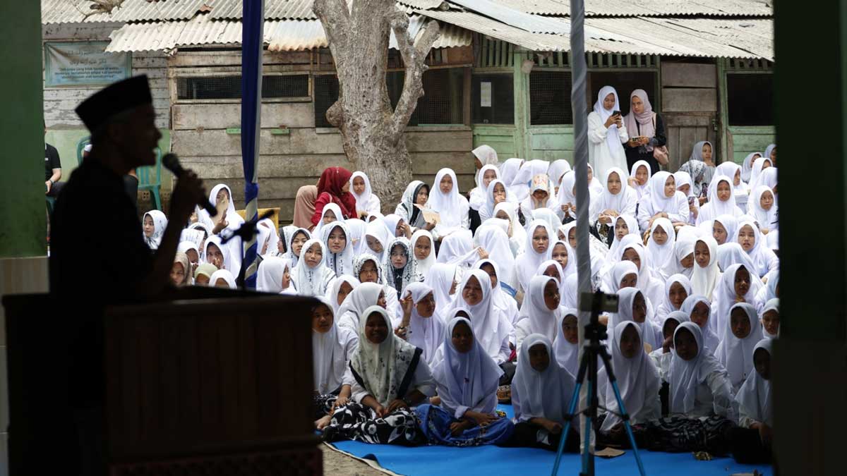 Meski Diguyur Hujan, Ribuan Warga Musi Banyuasin Antusias Sambut Ganjar Pranowo