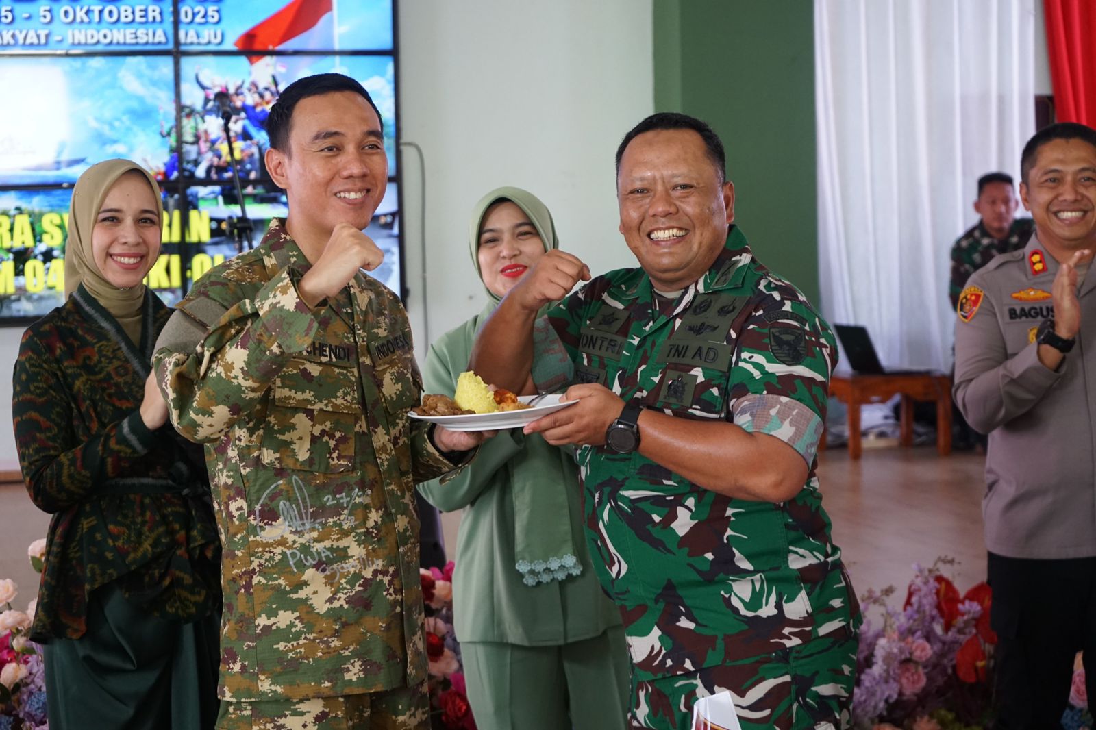 Kenakan Seragam Komcad, Bupati OKI Tunjukan Solidaritas TNI dan Masyarakat