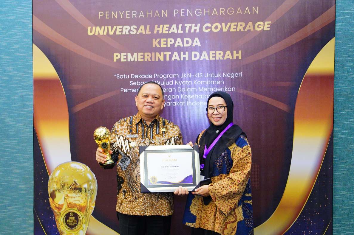 97,88 Persen Warga Tercover BPJS Kesehatan, Pj Bupati Muba Terima Penghargaan UHC Awards 2024 