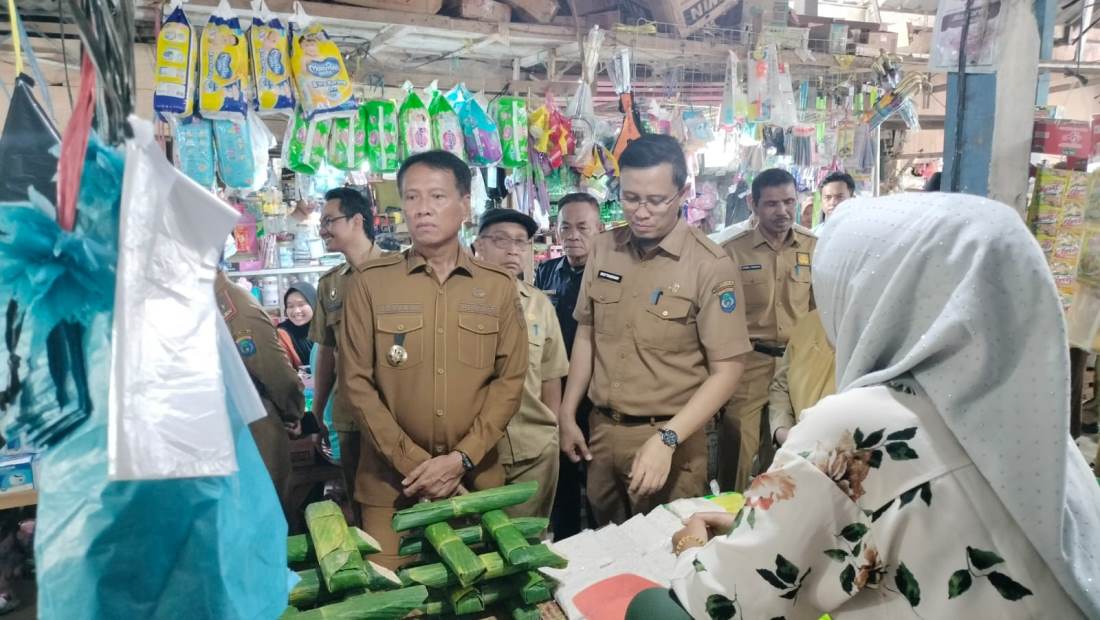 Sidak Pasar, Pj Bupati Asmar Wijaya Sebut Angka Inflasi di OKI Sebesar 1,9 Persen