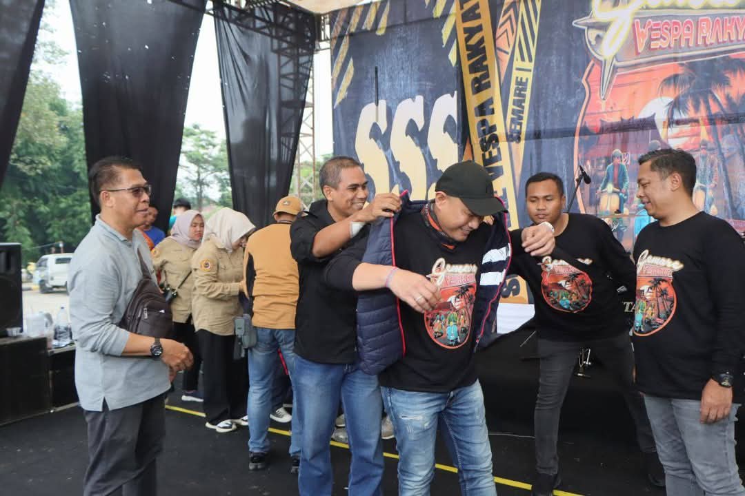 Wali Kota Lubuk H Rachmat Hidayat Linggau Buka Event Semare Vespa Rakyat 2025