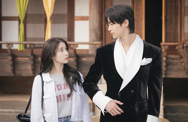 FIX! Serial 'Perfect Crown' yang Dibintangi IU dan Byeon Wooseok Tayang Tahun Depan