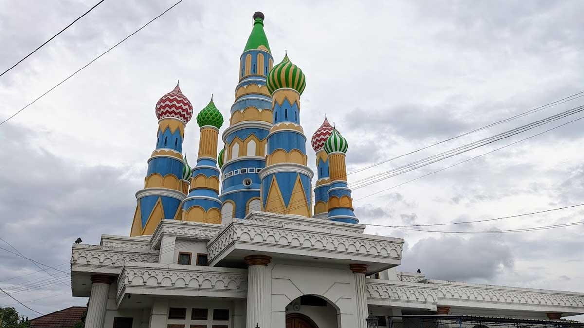 Mirip Landmark Rusia, Atap dan Kubah Masjid di Yogyakarta Ini Unik dan Warna-Warni
