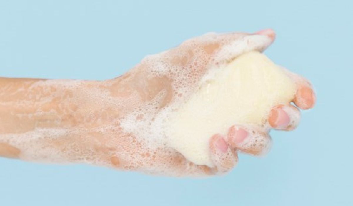 7 Rekomendasi Sabun Mandi Batang Bantu Kulit Putih Permanen, Ada Di Indomaret Terdekat