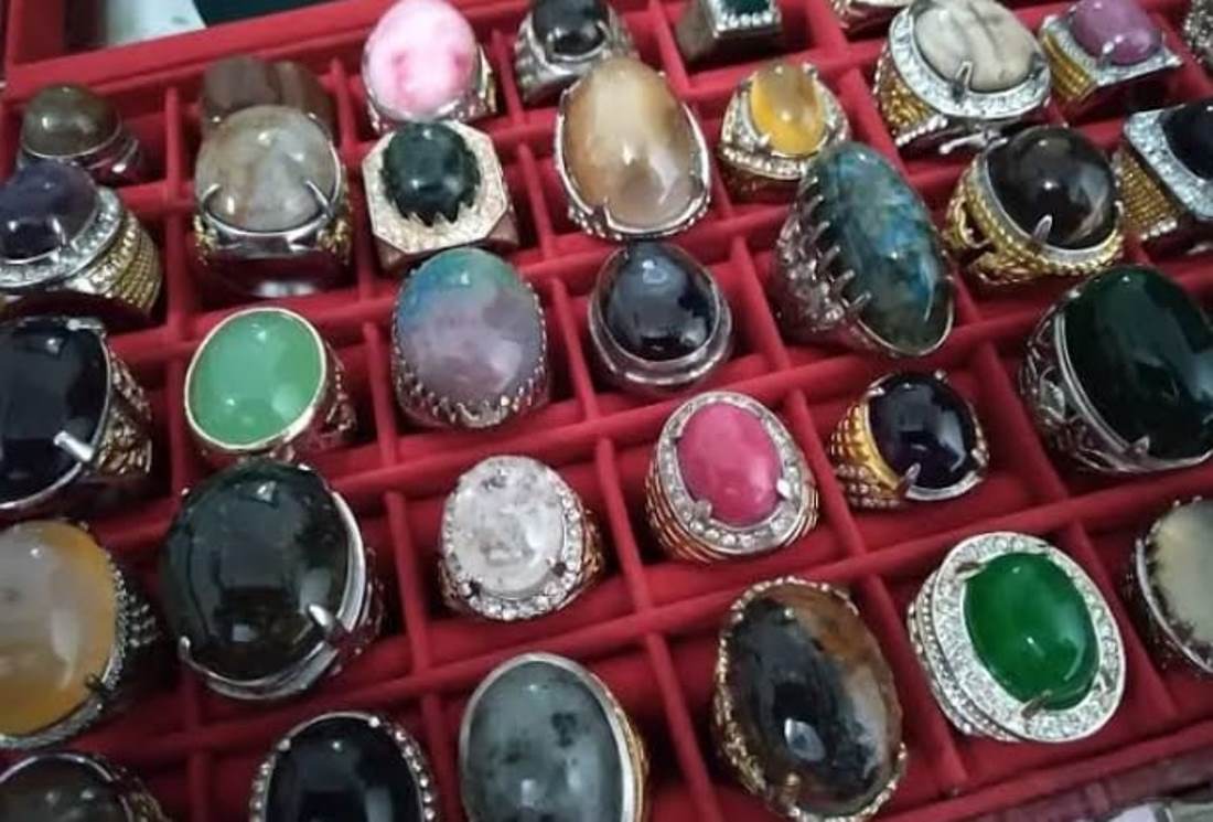 ESTETIK! 5 Batu Akik Ini Paling Diminati Selebritis Indonesia, Kamu Punya?