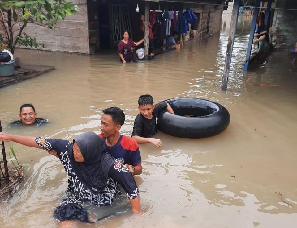 Pemkab Muba Hadir Layani Warga Terdampak Banjir di Bayung Lencir Luapan Sungai Lalan