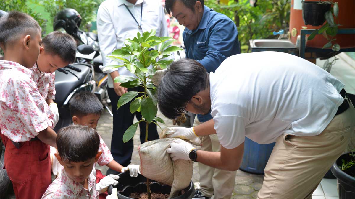 Peringati Hari Lingkungan, PTBA Gelar Green School di 10 SD Muara Enim